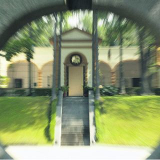 Un barco navegará en el mar de Colomos