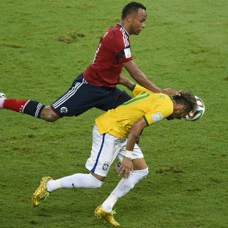 Brasil pide castigo por rodillazo a Neymar