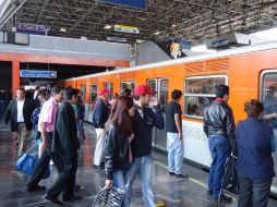 Entre otras cosas, el diputado expresa que la ''Línea dorada'' representa un gran ahorro en tiempo y costo para los usuarios del Metro. ARCHIVO /