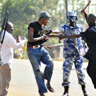 Desconocidos matan a 58 personas en Uganda