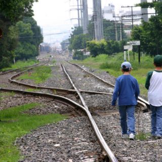 Más de 450 mil niños migrantes interrumpen sus estudios al año