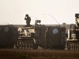 Soldados israelíes hacen guardia en la frontera de la Franja de Gaza. AFP /