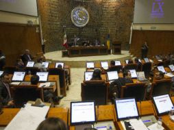 La sesión en el Congreso del Estado se prolongó hasta la madrugada. ARCHIVO /