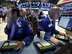 La bolsa de Nueva York baja con fuerza antes de la temporada de resultados que inicia luego del cierre. ARCHIVO /