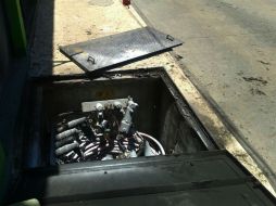 Personal de la CFE acudió para reparar los daños que dejó el incidente. ESPECIAL /