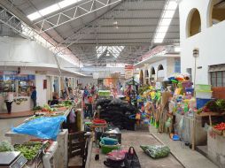 El mercado IV Centenario se ubica en la colonia Capilla de Jesús, a lado del templo del mismo nombre. ARCHIVO /