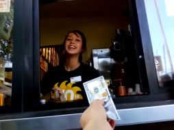 A los empleados se les reconoce su loable actitud ante el trabajo y son felicitados por ello. ESPECIAL /