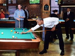 Obama rompe de nuevo protocolos y sale a pasear en Colorado. AFP /
