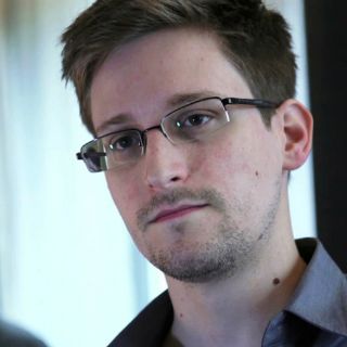 Snowden solicita ampliación de asilo en Rusia