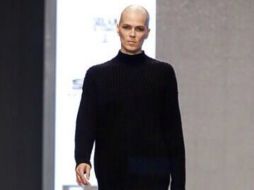 La modelo ha lucido varias pelucas que se hacen notar, su pareja, se rapo de igual manera en solidaridad. ESPECIAL /