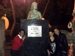 Al parecer, la actriz Claudia Cervantes celebró una fiesta en la Rotonda de las Personas Ilustres de la Ciudad de México. SUN /