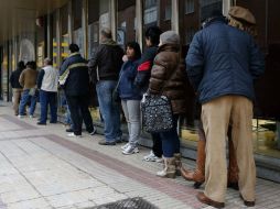 El número de personas desempleadas que solicitaron ayuda del gobierno de EU la semana pasada registra una reducción. ARCHIVO /