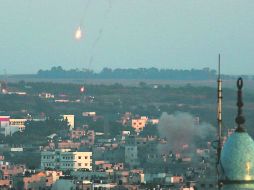 Misiles israelíes caen sobre el Este de la Franja de Gaza; el Gobierno se prepara para ampliar la ofensiva militar. EFE /