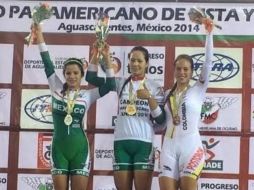 La sudcaliforniana Yuli Verdugo (centro) destaca por poderío de cuatro títulos continentales en ciclismo de pista. Foto: @CONADE. ESPECIAL /
