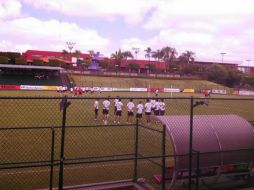 Los Rojinegros realizaron una práctica en las instalaciones de Colomos.  /