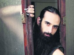 Para la obra 'Filoctetes', Andrés David se dejó crecer el cabello, barba y uñas, a fin de dar realismo a su personaje.  /
