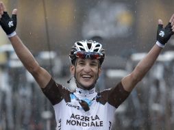 Blel Kadri, de 24 años, celebra primera victoria gala en Francia. AP /