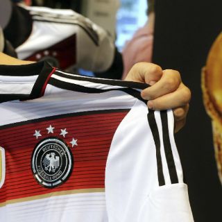 Benedicto XVI, contento con triunfo de Alemania, según su secretario