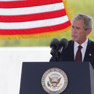 George W. Bush es sometido a segunda operación de rodilla