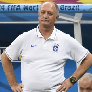 Scolari dimite como técnico de Brasil