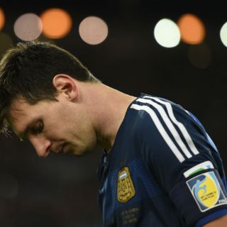 Lectores califican de 'regalo' e 'inaceptable' el Balón de Oro a Messi