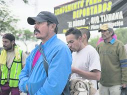 Retorno. Fueron 120 las primeras personas repatriadas, la mayoría de Honduras. EFE /