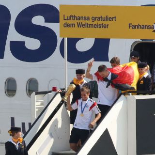 La Selección alemana aterriza en Berlín