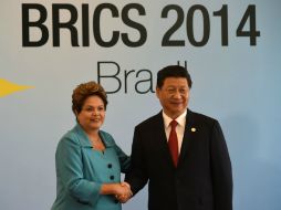 La presidenta brasileña, Dilma Rousseff recibe a uno de los invitados a la cumbre de los BRICS, el presidente chino Xi Jinping. AFP /