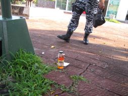 ​El ataque con la bomba molotov (foto) fue en la comandancia de policía de la Zona 6 de Guadalajara, en Pablo Valdez y Gaza.  /