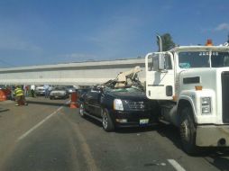 El conductor de la camioneta sólo resulta con raspones a causa del accidente. EL INFORMADOR /