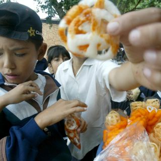 Anuncios de comida chatarra quedan prohibidos en horario infantil