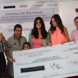 Ximena Navarrete y Marisol González, por una noble causa en Tonalá