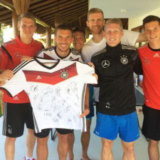 Objetos mundialistas subastados por los alemanes