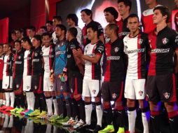 Jugadores del Atlas, portando el nuevo uniforme.  /