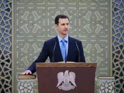 Al-Assad jura sobre el Corán y destaca que ''el pueblo sirio optó por no rendirse ni arrodillarse''. AP /