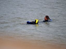 Buzos sacaron el cuerpo del joven de la presa. ESPECIAL /