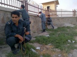 Autoridades reportan que dos atacantes fueron muertos por fuerzas afganas. AFP /