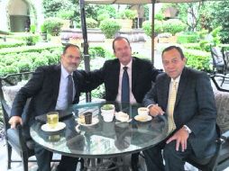 Unión contra el PRI. En la imagen aparecen Gustavo Madero, Héctor Paniagua y Jesús Zambrano.TWITTER  /