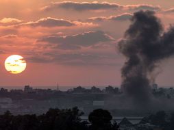 Horas antes del cese al fuego, se registraron bombardeos de Israel sobre la Gaza, dejando cinco muertos. AFP /