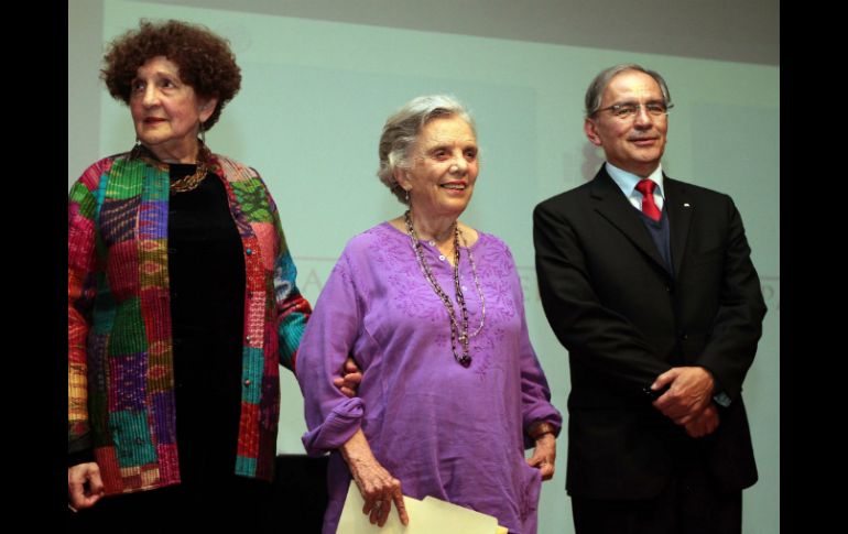 Poniatowska pone en relieve que el telón de la Sala Principal del recinto es un referente de la belleza natural. NTX /