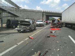 Tres camionetas también colisionaron con los automotores al no poder detenerse a tiempo.  /