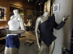 El leotardo usado en el video musical 'Single Ladies', la camiseta, pantalones cortos y tacones de cuero del video 'Crazy in Love'. AP /