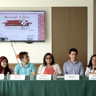 'Blogueros' comparten experiencia en difundir la literatura