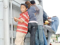 Las autoridades estadounidenses han detenido a más de 52 mil menores no acompañados que han ingresado de ilegalmente a Estados Unidos. ARCHIVO /