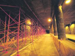 Con andamios fue apuntalada una parte de la estructura del túnel del Nodo Colón que resultó dañada desde el miércoles.  /