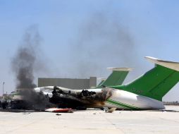 Decenas de cohetes fueron lanzados contra el aeropuerto de Trípoli y dañaron las instalaciones y una decena de aviones. AFP /