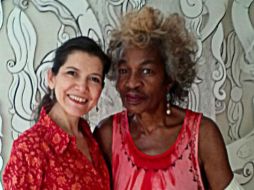 Arroyo posa junto a Eliot, pianista octogenaria, una leyenda viva de la escena del jazz de Nueva York. ESPECIAL /