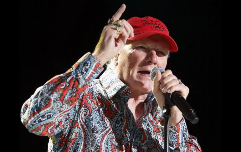 Mike Love, compara a Bruno Mars con James Brown. ARCHIVO /