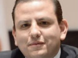 Funcionario. Fernando Galindo Favela.  /