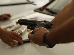 Le aseguraron un arma y afirmó que el auto era de su mamá, se lo habían pedido para salir. ARCHIVO /